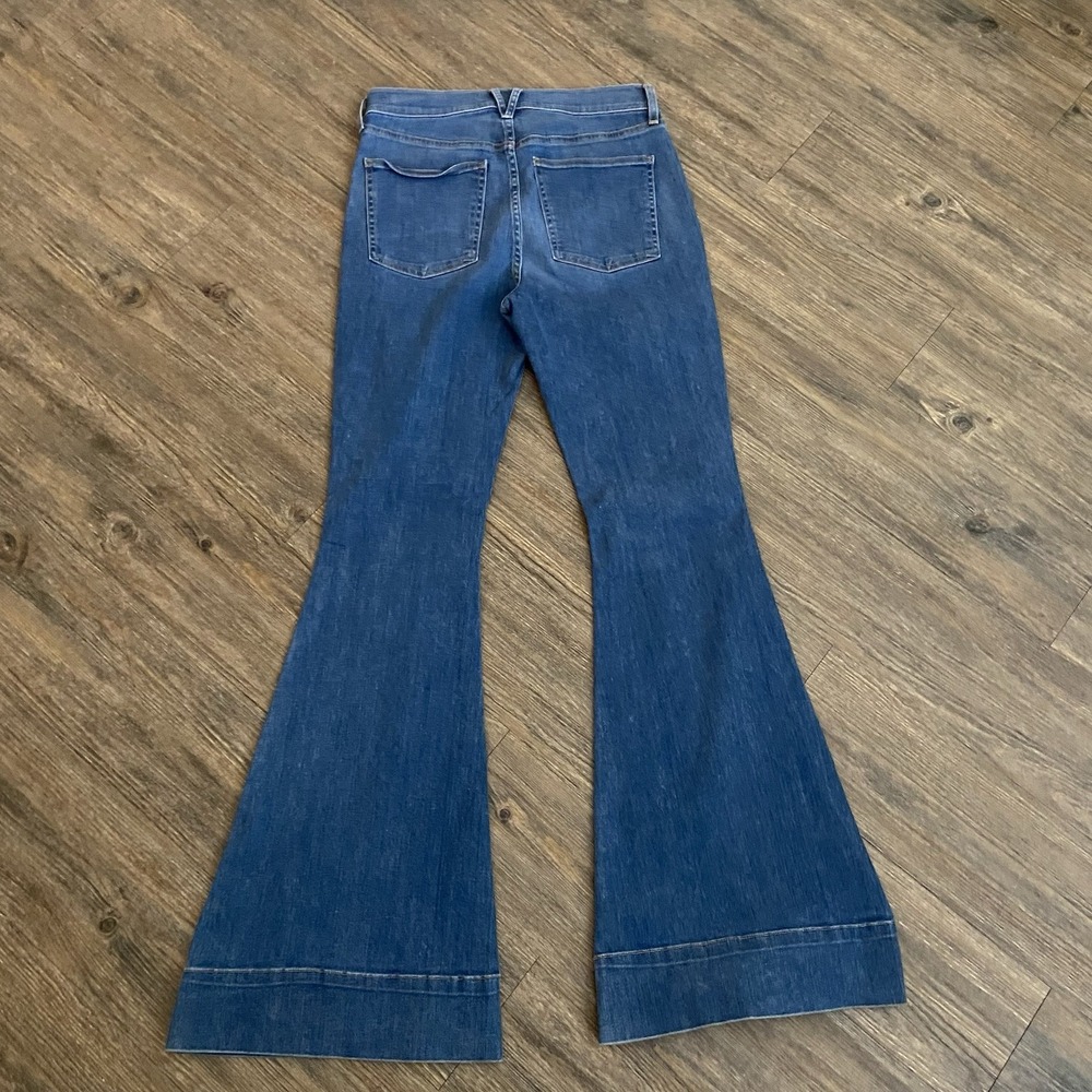 Veronica Beard Medium Wash High Rise Exaggerated Flare Sheridan Jeans Size 30 - Picture 8 of 8